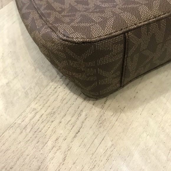 Like new Michael Kors crossbody purse - Picture 5 of 11